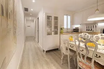 Nextdoor Gaudi Barcelona Apartment