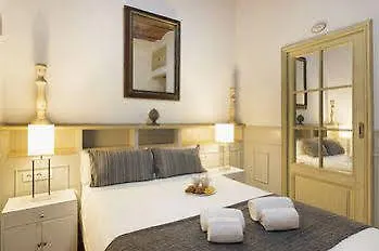 Nextdoor Gaudi Barcelona Apartment