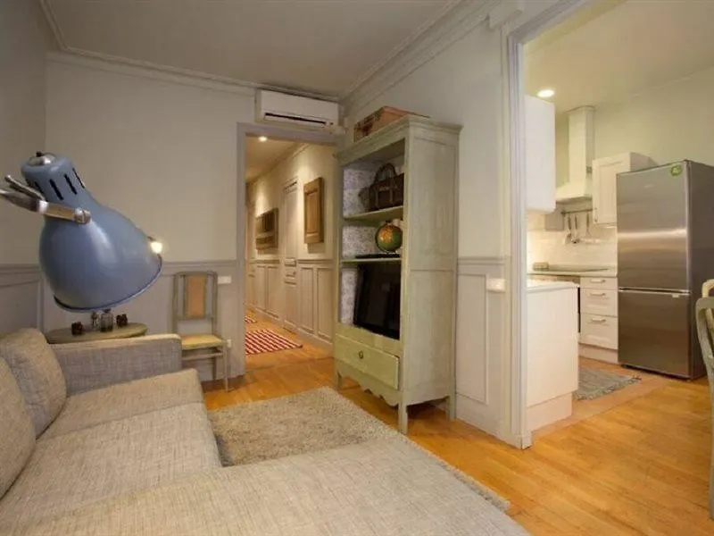 Nextdoor Gaudi Barcelona Apartment