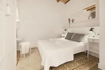 Nextdoor Gaudi Barcelona Apartment