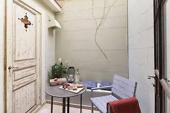 Nextdoor Gaudi Barcelona Apartment
