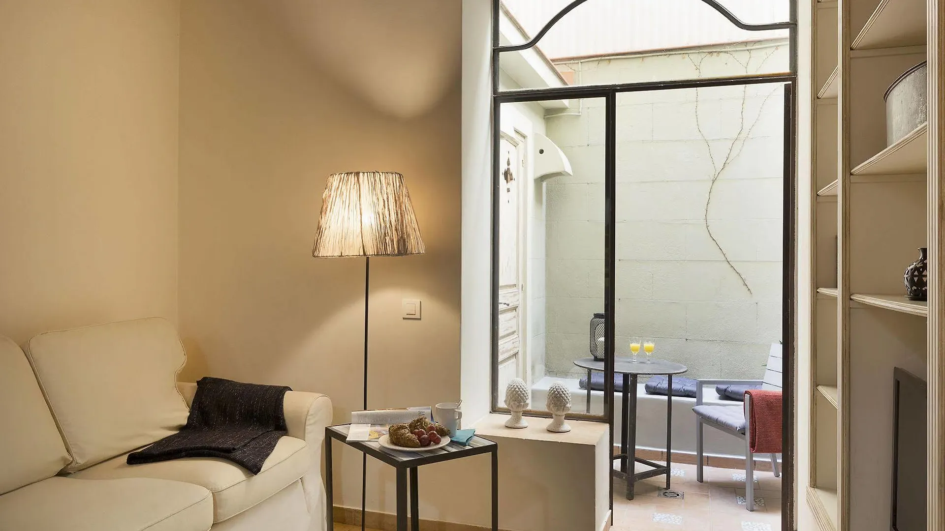 Nextdoor Gaudi Barcelona Apartment