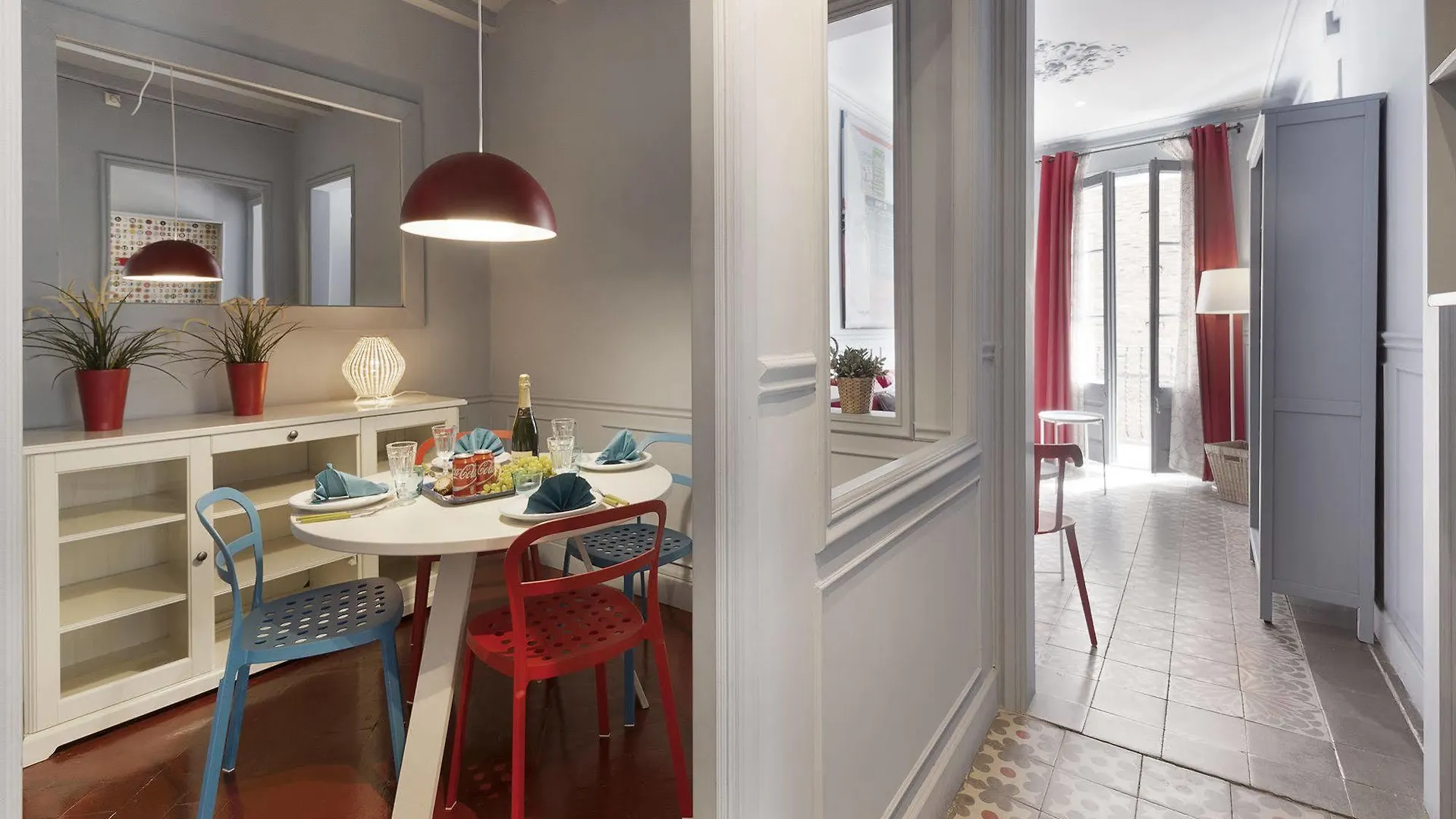 Nextdoor Gaudi Barcelona Apartment